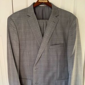 Mantoni 2 Piece Gray and White Glen Check Suit
